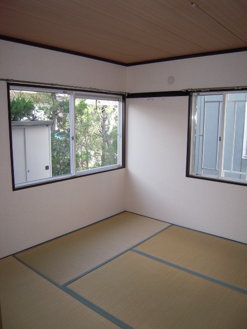 Living and room. Bright north Japanese-style because the window is two places