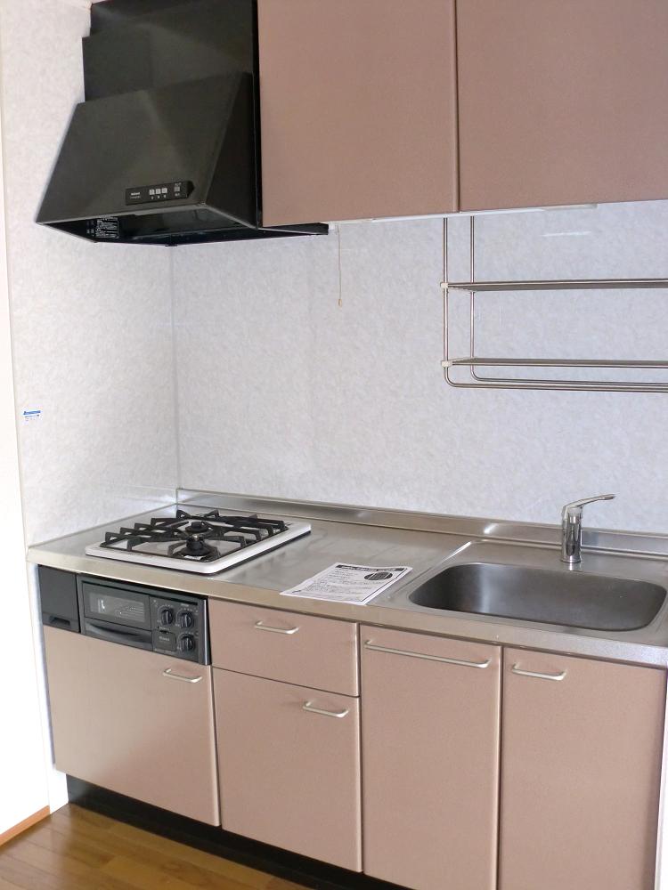 Kitchen. Easy-to-use built-in stove