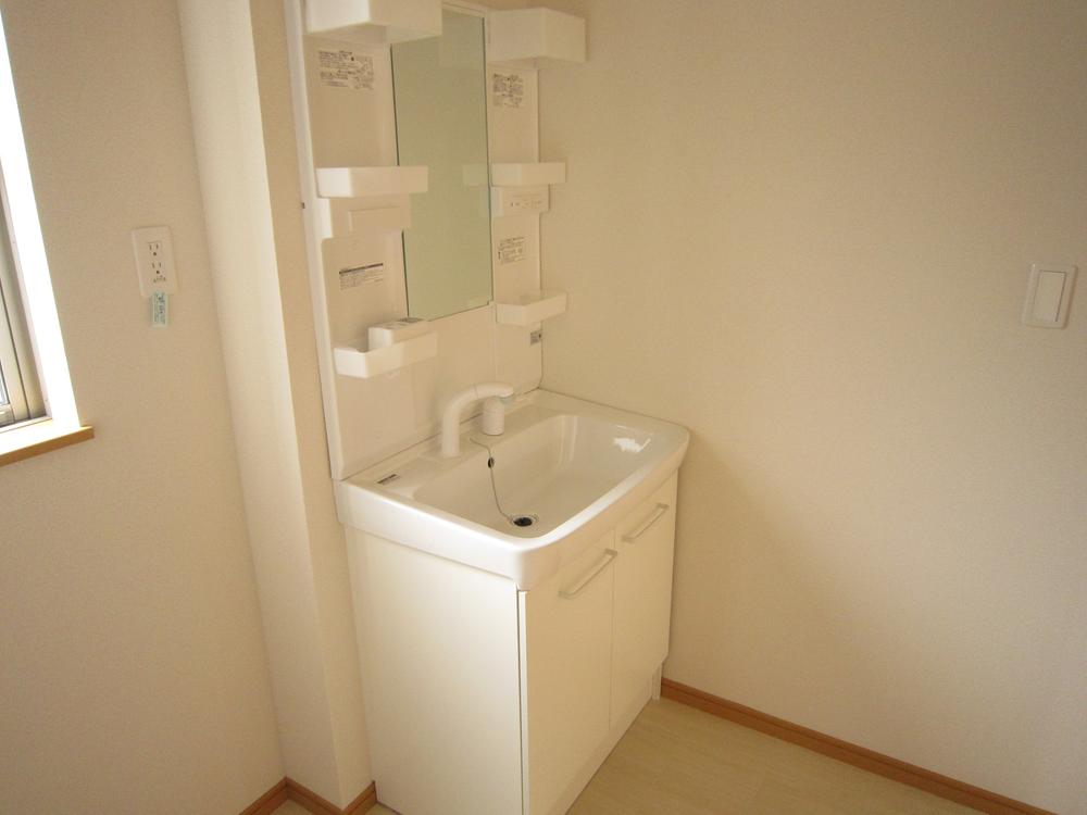 Wash basin, toilet. Same specifications washstand construction cases
