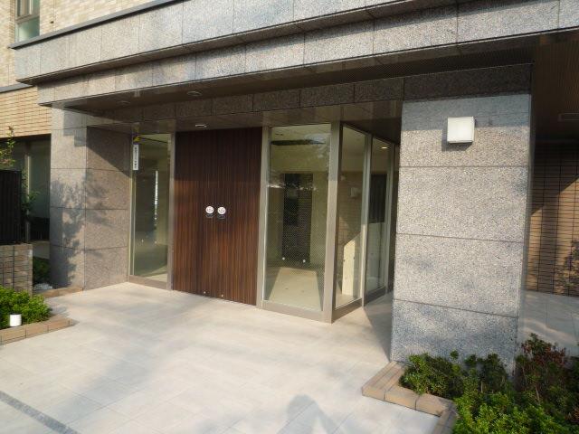 Entrance. Common areas