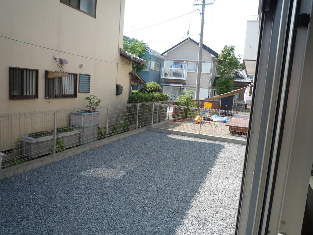 Garden. There is a south side have a private space! 