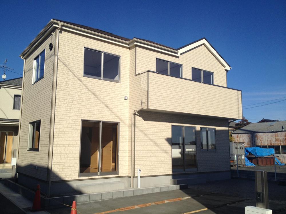 Local appearance photo. E Building exterior shooting (12 May 2013)