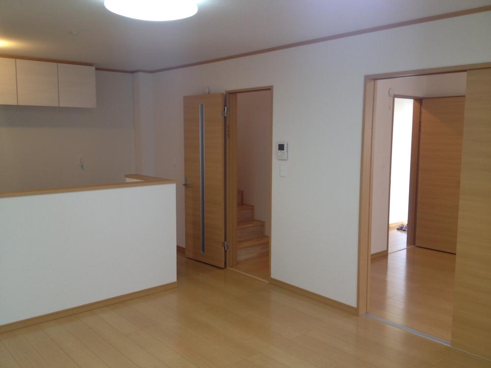 Living. Local (12 May 2013) shooting A Building