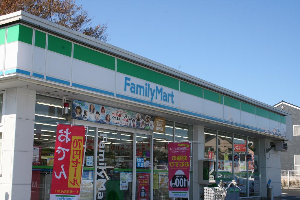 Convenience store. 760m to FamilyMart Fujinomiya Tanaka-cho store (convenience store)