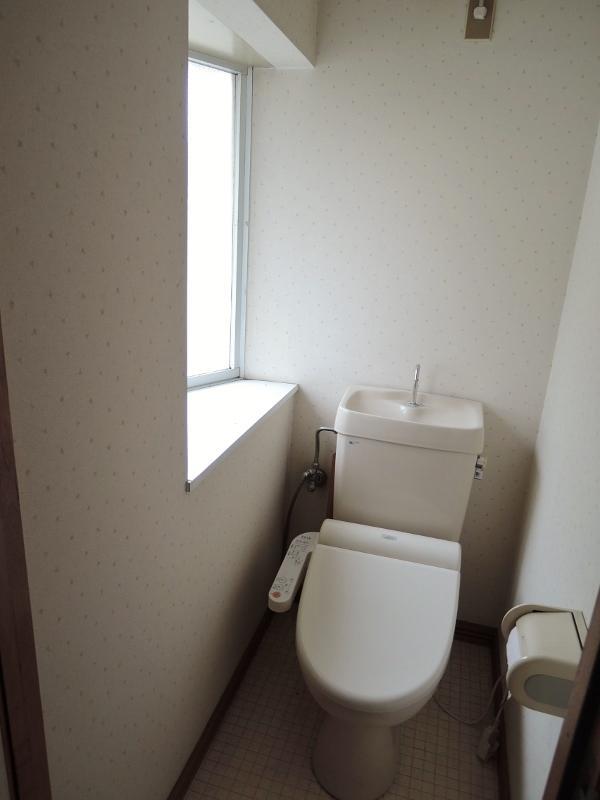 Toilet. Second floor toilet