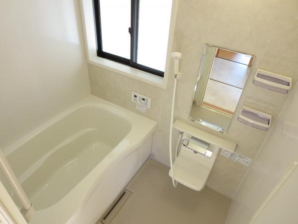 Bathroom. It has been replaced with a new unit bus of SEKISUI. Because it is a floor plan on the second floor of the bathroom, After bathing is as it is celebrating in the bedroom. It is an ideal floor plan for your husband customers tired of in your work.