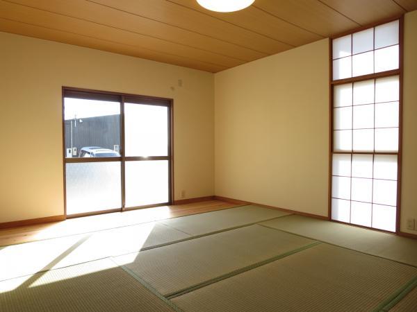 Other introspection. First floor Japanese-style plates were also the re-covering. Is a Japanese-style room, if slowly relax unlikely to smell of wood drifts.
