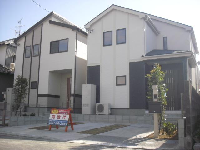 Local appearance photo. Local (12 May 2013) Shooting