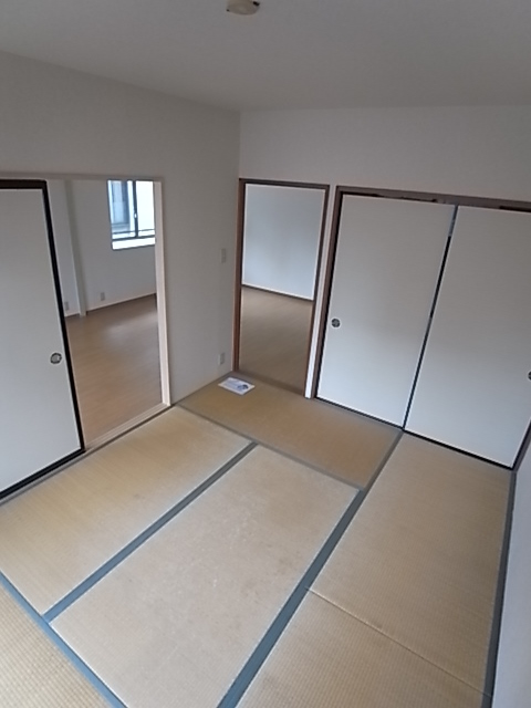 Other room space. Japanese-style room 6 tatami ・ Tatami is re-covering.