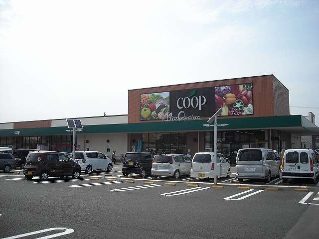 Supermarket. 550m to Cope Fukuroi Tamachi store (Super)