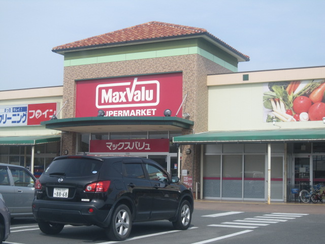 Supermarket. Maxvalu Osuga to the store (supermarket) 2215m
