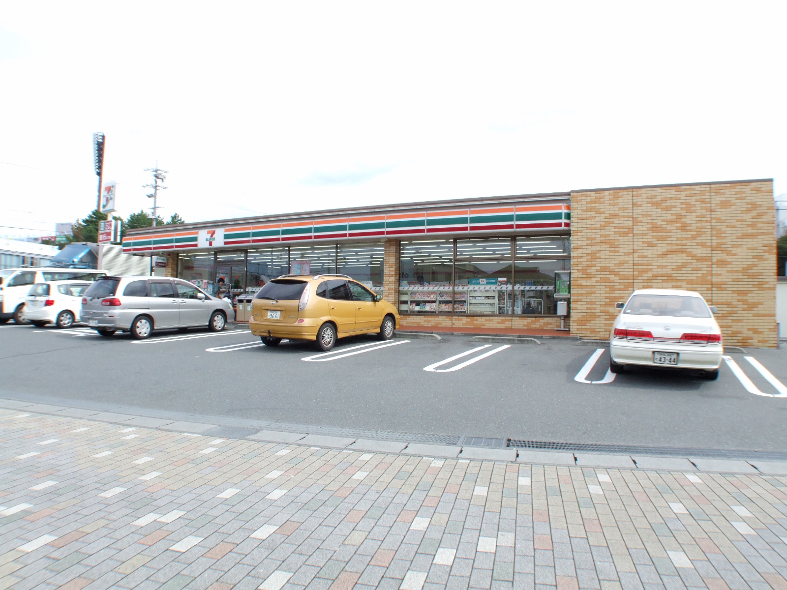 Convenience store. Seven-Eleven Fukuroi Kitaasaba store up (convenience store) 776m