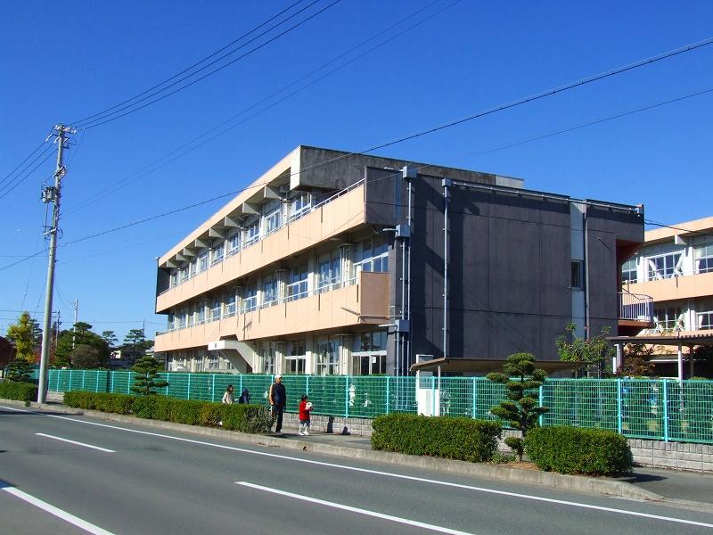 Primary school. 1549m to Fukuroi Municipal Fukuroi North Elementary School