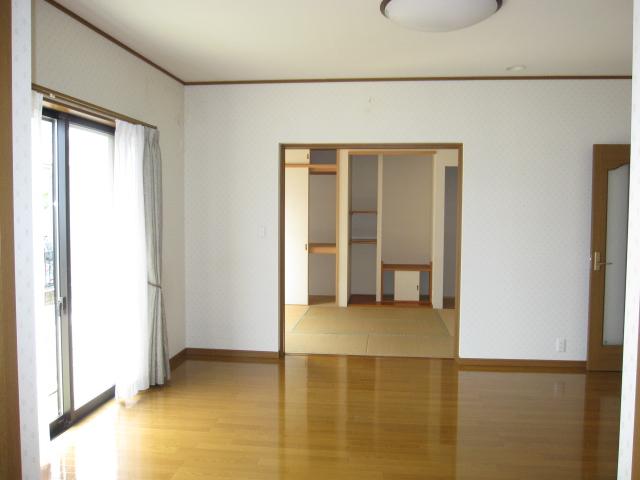 Other introspection. First floor Western and Japanese-style room