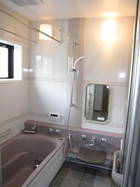 Bathroom. Additional heating bath ・ With bathroom drying heater