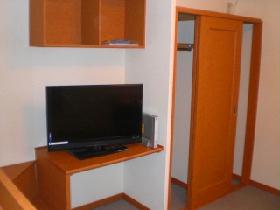 Living and room. 32-inch LCD TV, closet
