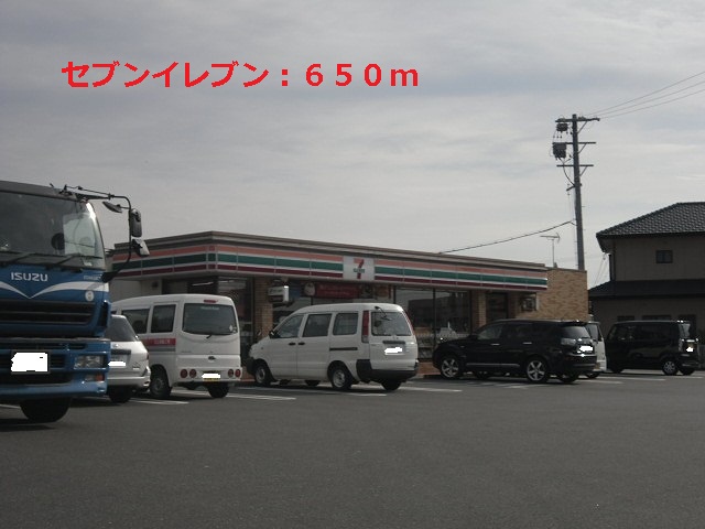 Convenience store. 650m to Seven-Eleven (convenience store)