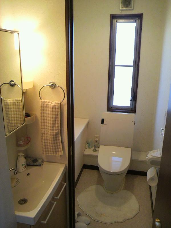 Toilet. 2F toilet basin