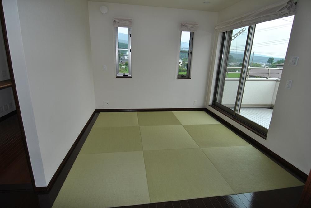 Non-living room. Please comfort of a tatami mat in the main bedroom.