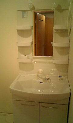 Washroom. With shampoo dresser