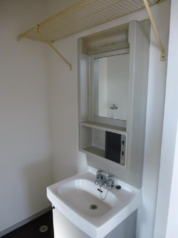 Washroom. Shelf is also on top of the wash basin