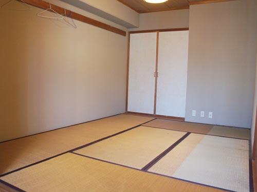 Non-living room. With storage of the Japanese-style room