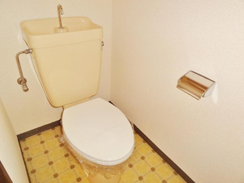 Toilet. Toilet. It is separate from the bathroom.