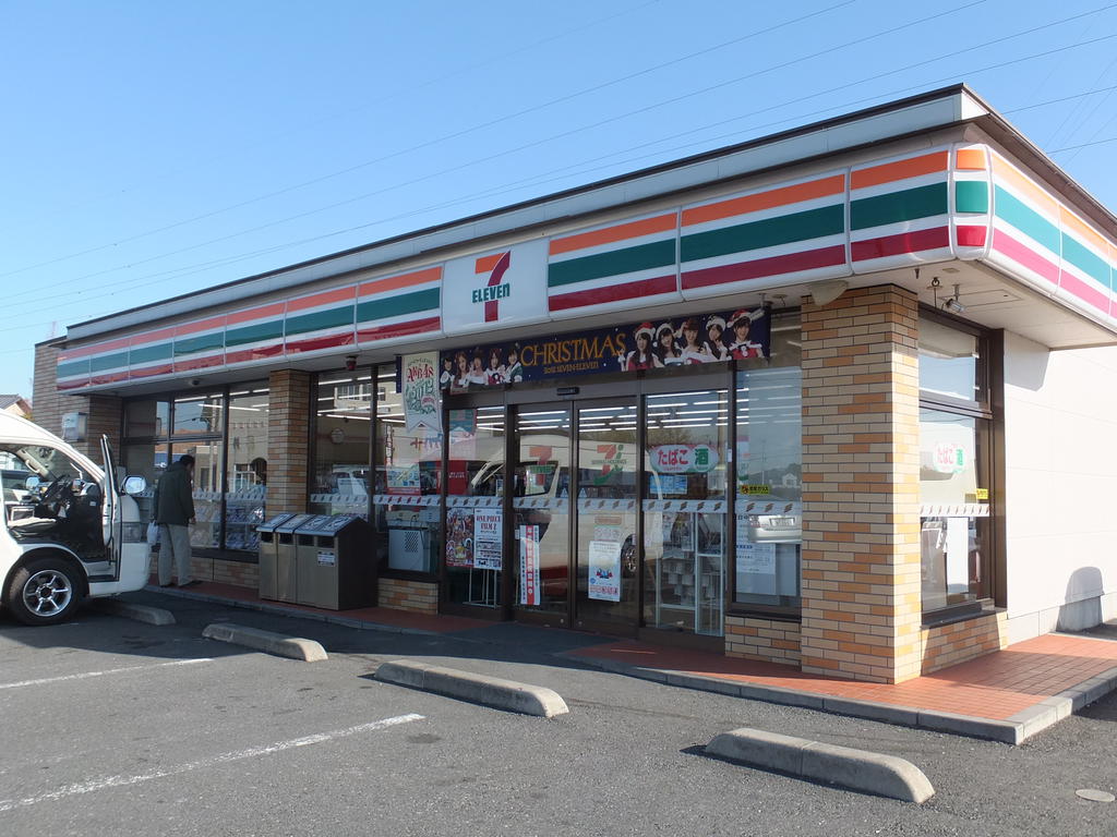 Convenience store. Opening of Seven-Eleven Yoshida-cho, Kobe Date 823m up (convenience store)