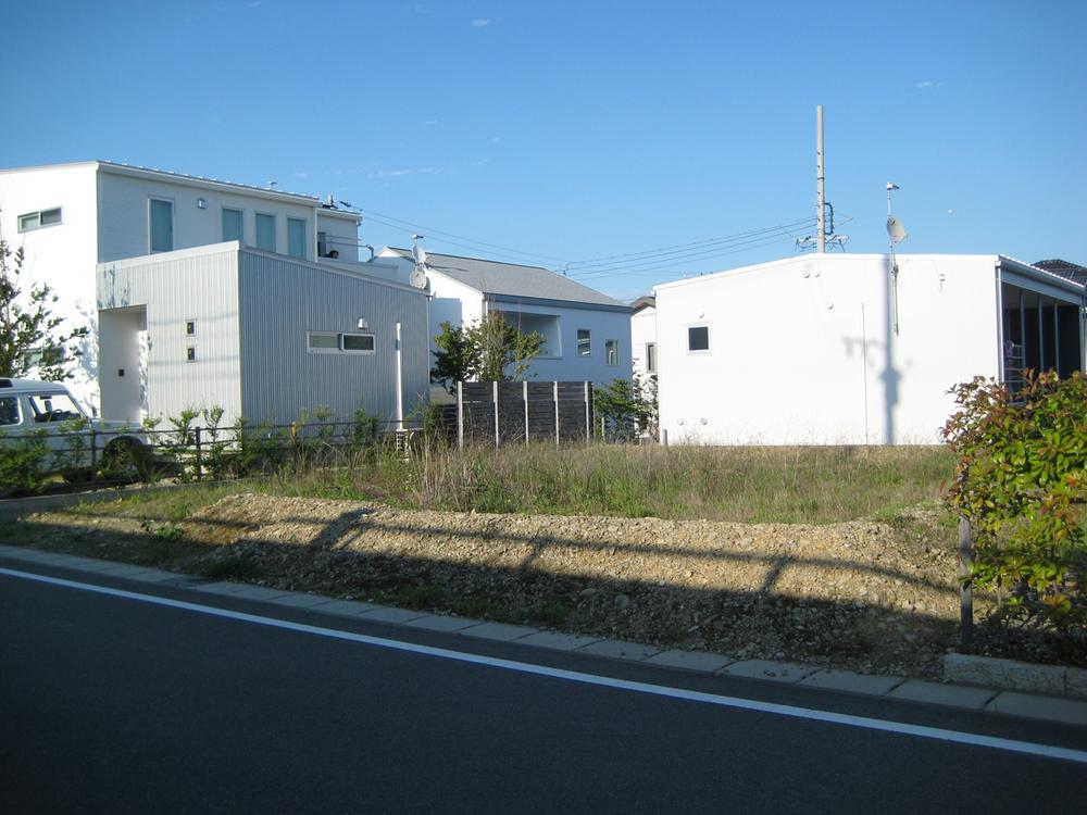 Local land photo. Excellent Kirari Town of sale land of the surrounding environment, A total of six compartments local, including the south road 3 compartment (June 2013) Shooting