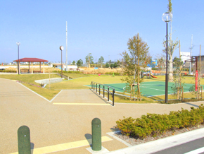 park. It is juxtaposed in Toyooka park in the Town