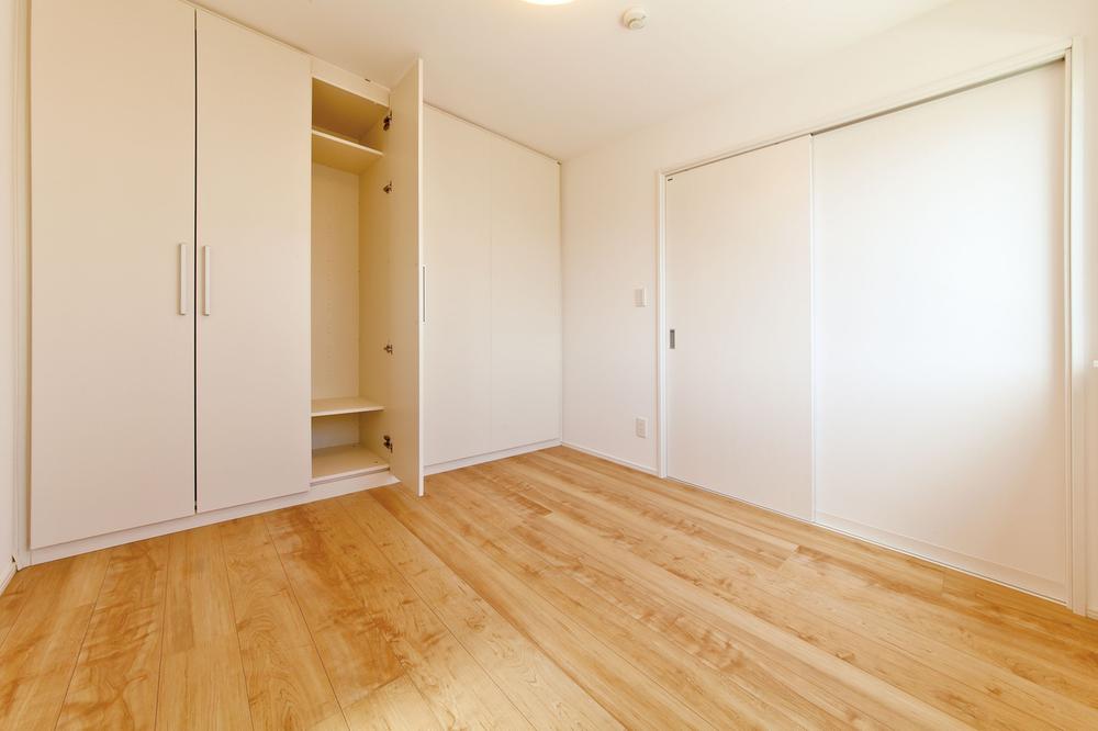 Receipt. Second floor Western-style room is set up a storage of movable. 