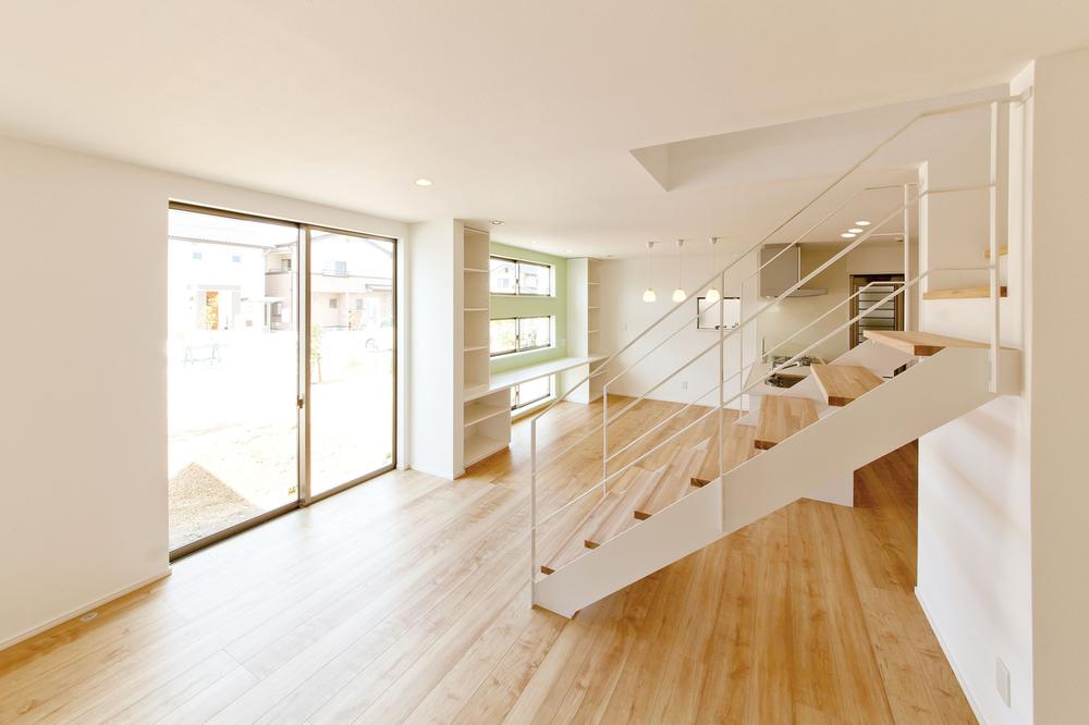 Living. You can overlook the dining kitchen from the living room. 