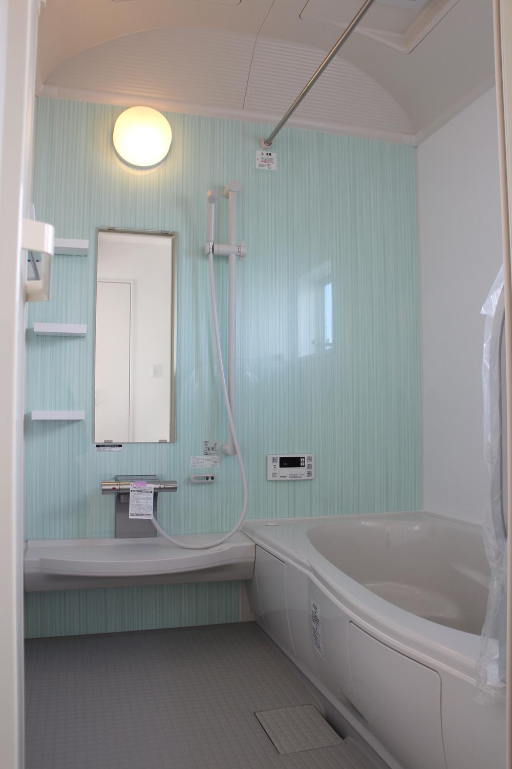 Bathroom. Spacious bathroom with 1 tsubo. 