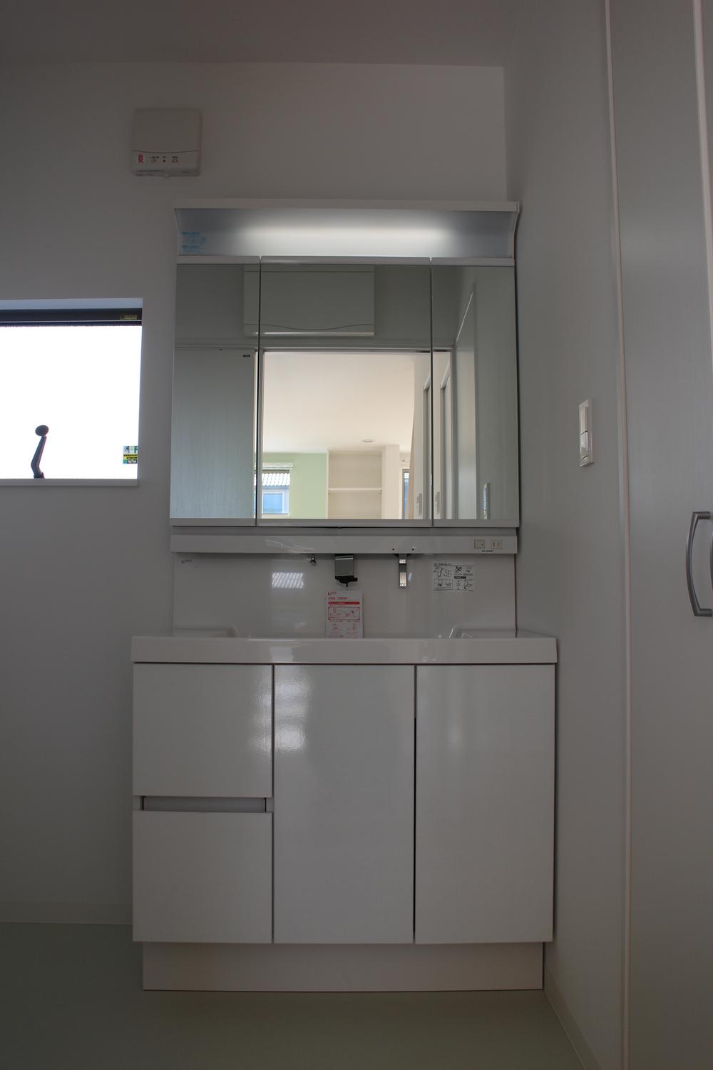 Wash basin, toilet. Vanity Rikushiru. 