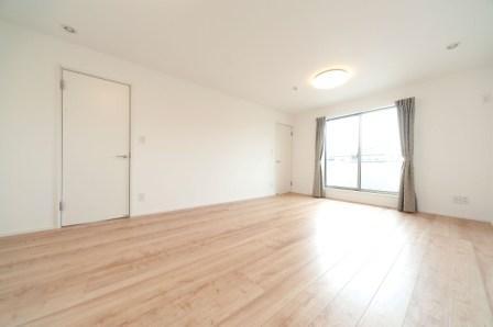 Non-living room. Bedroom with a balcony. 