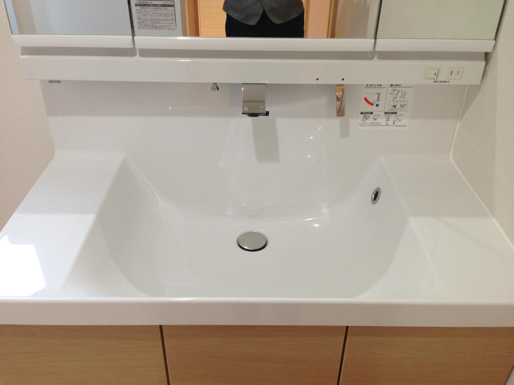 Wash basin, toilet. Washroom is a compact stylish counter. Care Ease integrally molded seamless. 