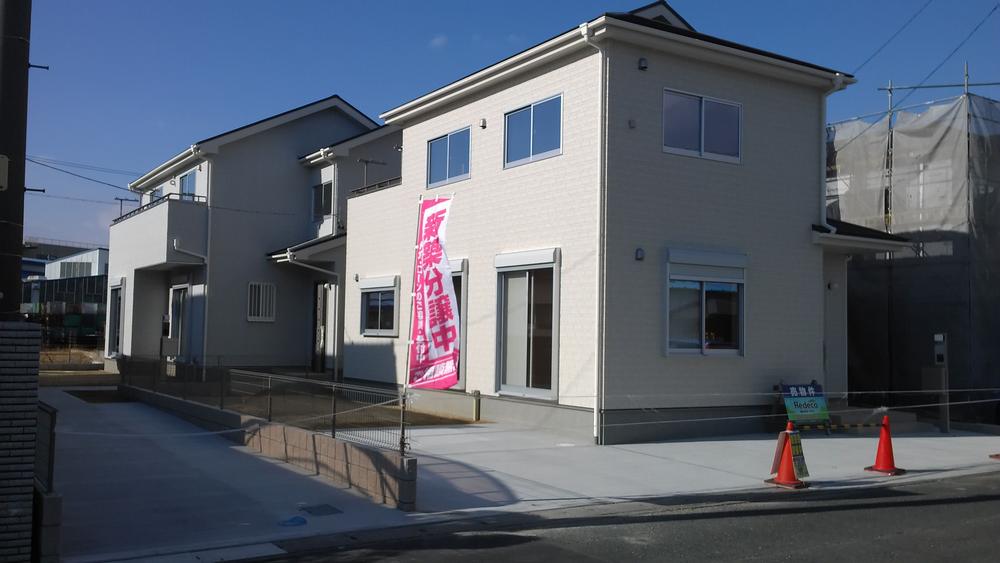 Local appearance photo. Local (12 May 2013) Shooting