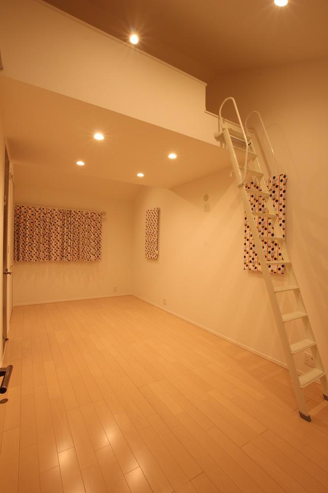 Non-living room. The children's room is with a loft! ! 