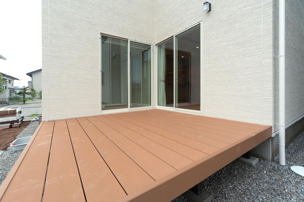 Garden. Living and wooden deck of 4.5 pledges worth to be out of the Japanese-style room. It can also be placed on a pool of barbecue and children. 