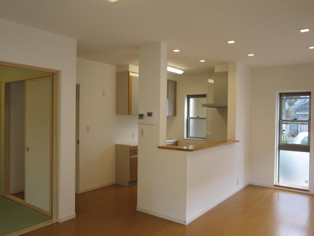 Other introspection. Indoor shooting Dining and kitchen