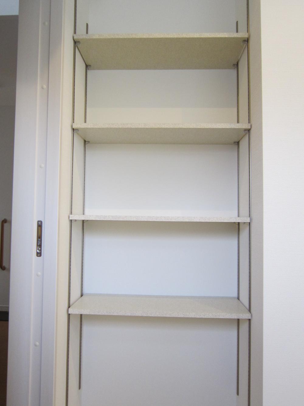 Receipt. Indoor shooting Basin storage Running shelf with