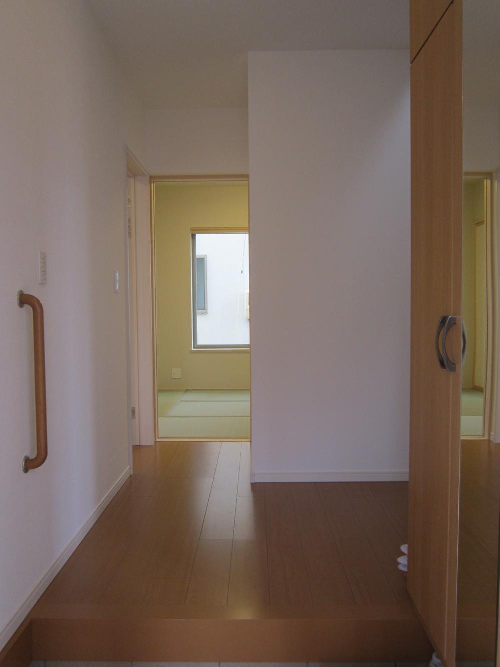 Other introspection. Indoor shooting Landscape from the entrance to the Hall