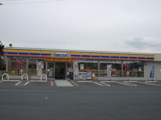 Convenience store. MINISTOP up (convenience store) 880m