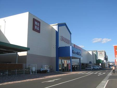 Shopping centre. 2344m to San Street Hamakita