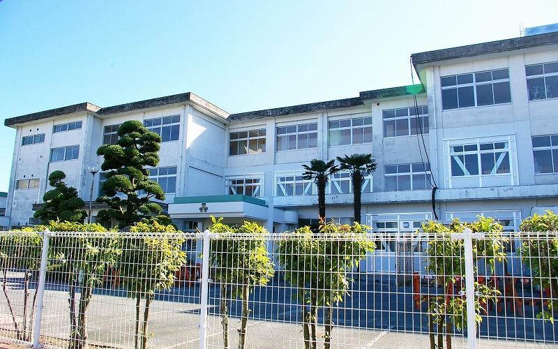 Junior high school. 332m up to junior high school in Hamamatsu Tachihama name