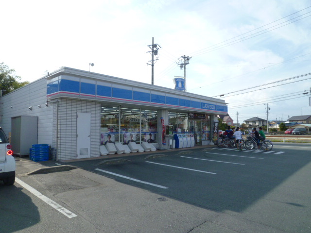 Convenience store. 465m until Lawson Hamakita Komatsu store (convenience store)
