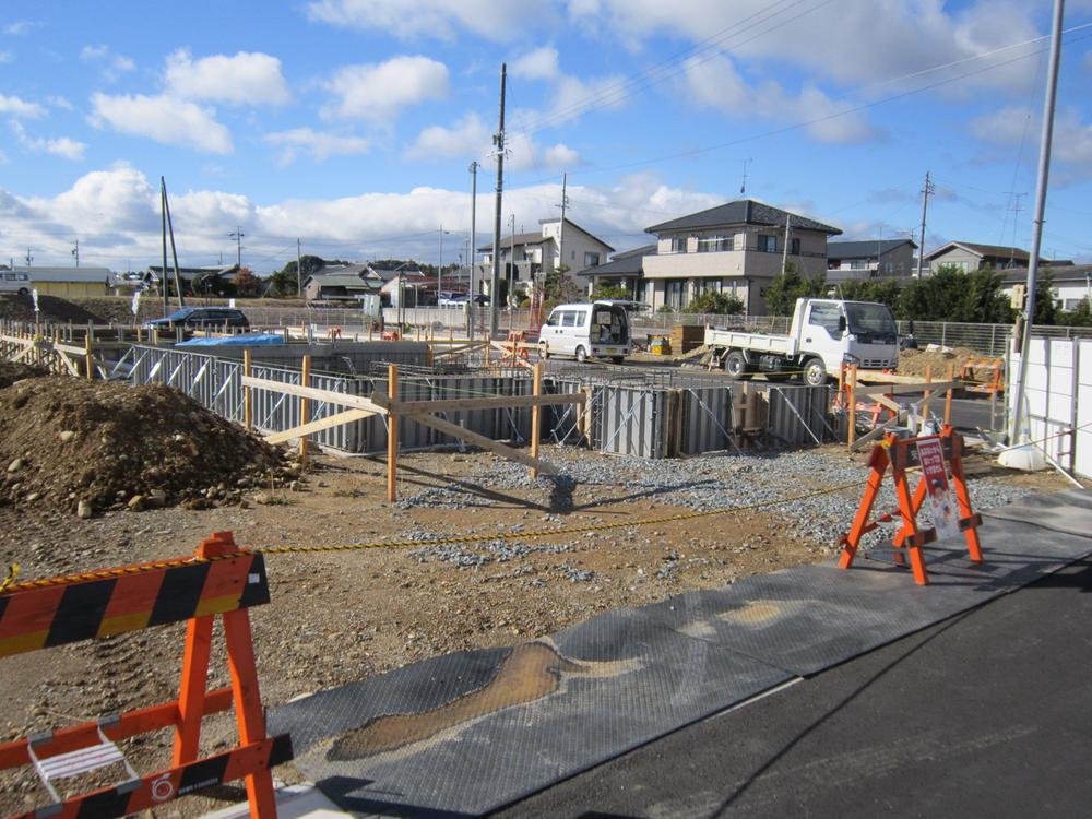 Local photos, including front road. Local shooting No.23