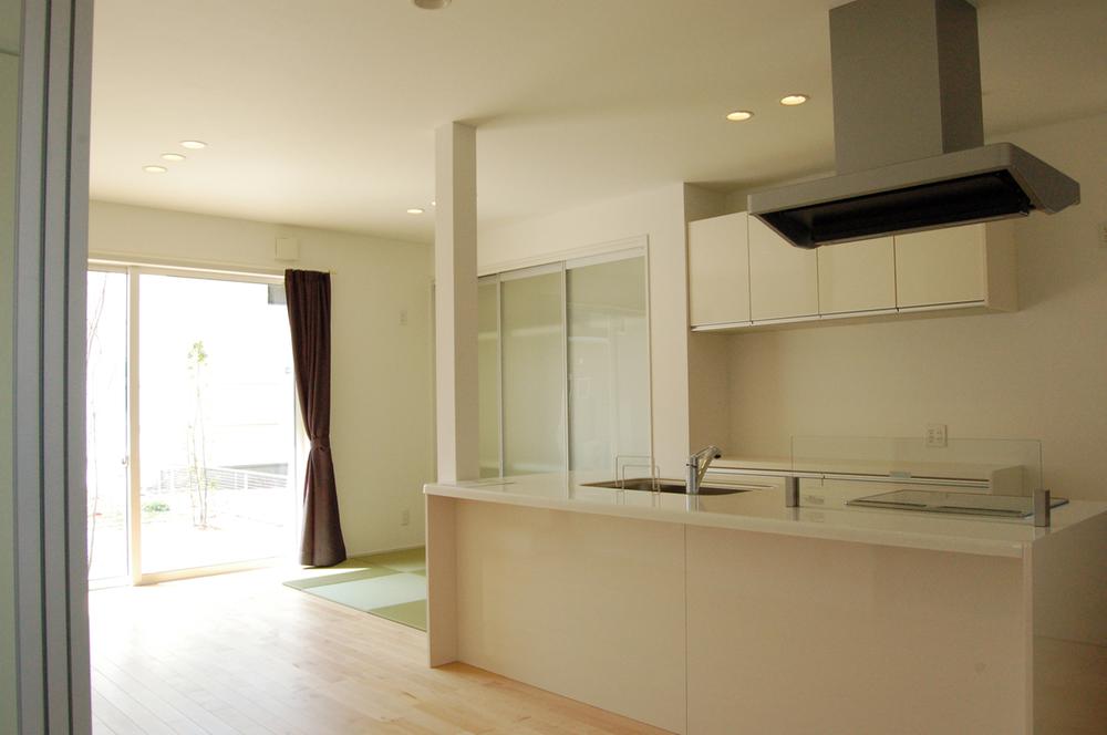 Kitchen. Building A. It overlooks LDK is all from the kitchen, It has become a bright spacious space. 