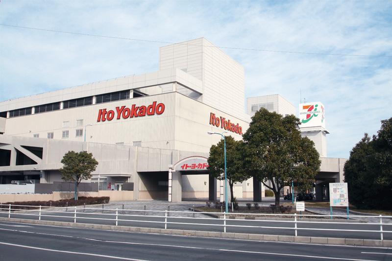 Shopping centre. Large shopping center near the 1200m to Ito-Yokado (2 minutes by car)