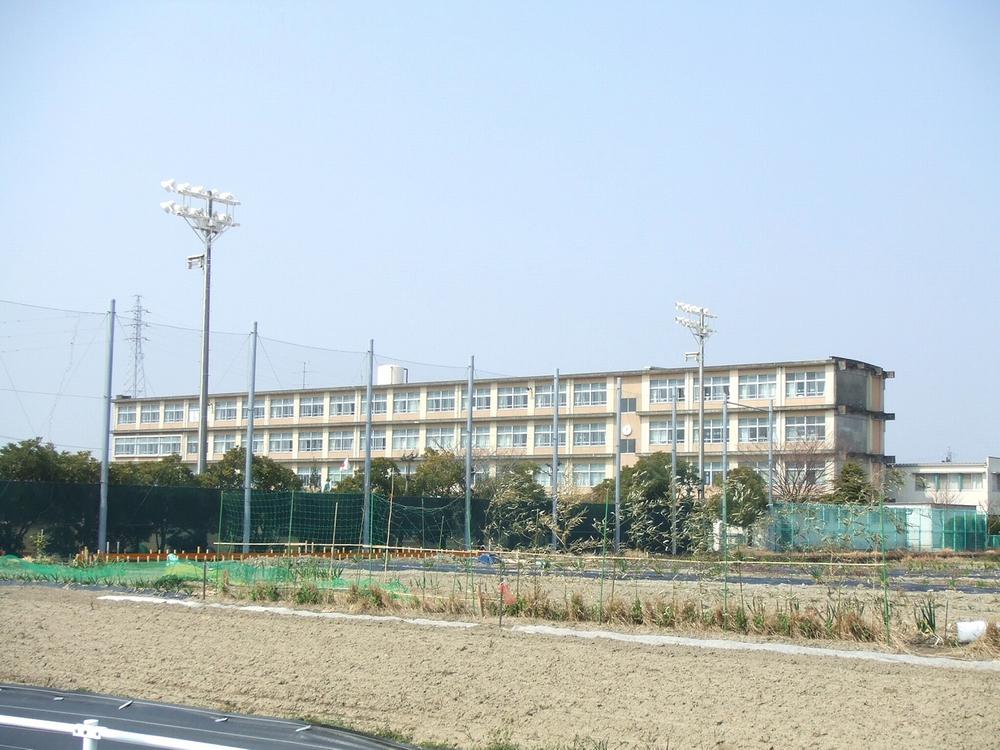 Primary school. 687m to Hamamatsu City AzukaSusumukita Elementary School